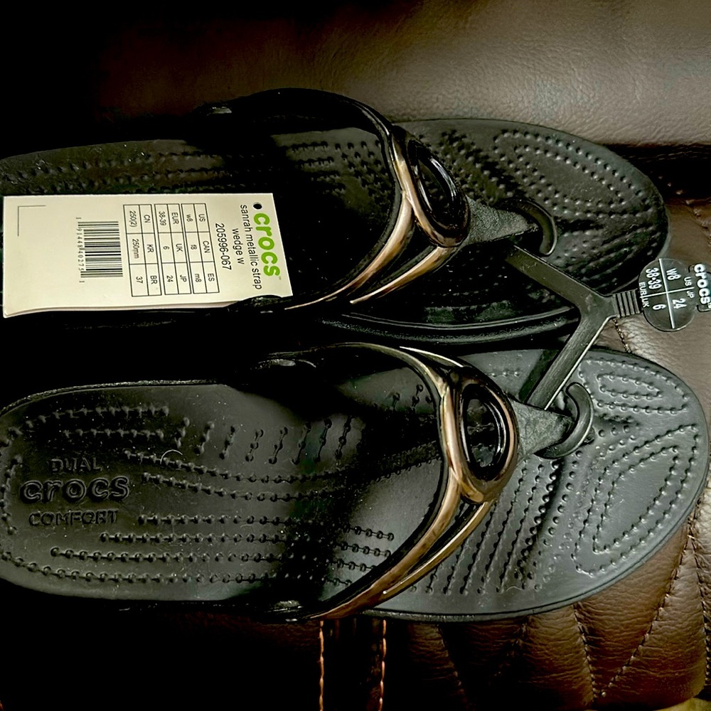 New Black Crocs, size 8